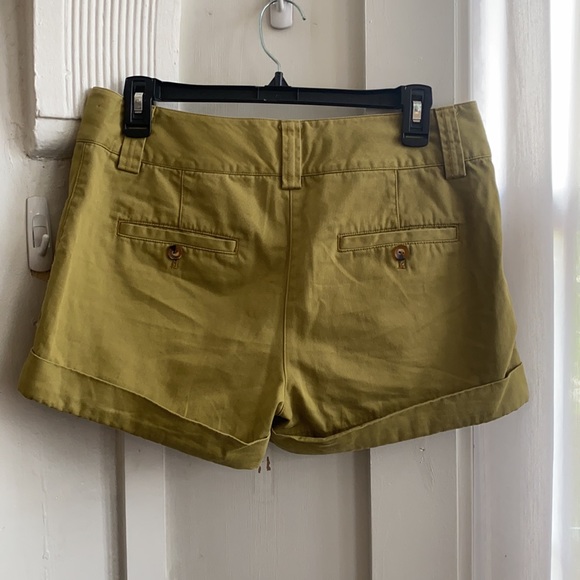 Fossil Cuffed Hem Button Pocket Green Khaki Shorts - Picture 9 of 12